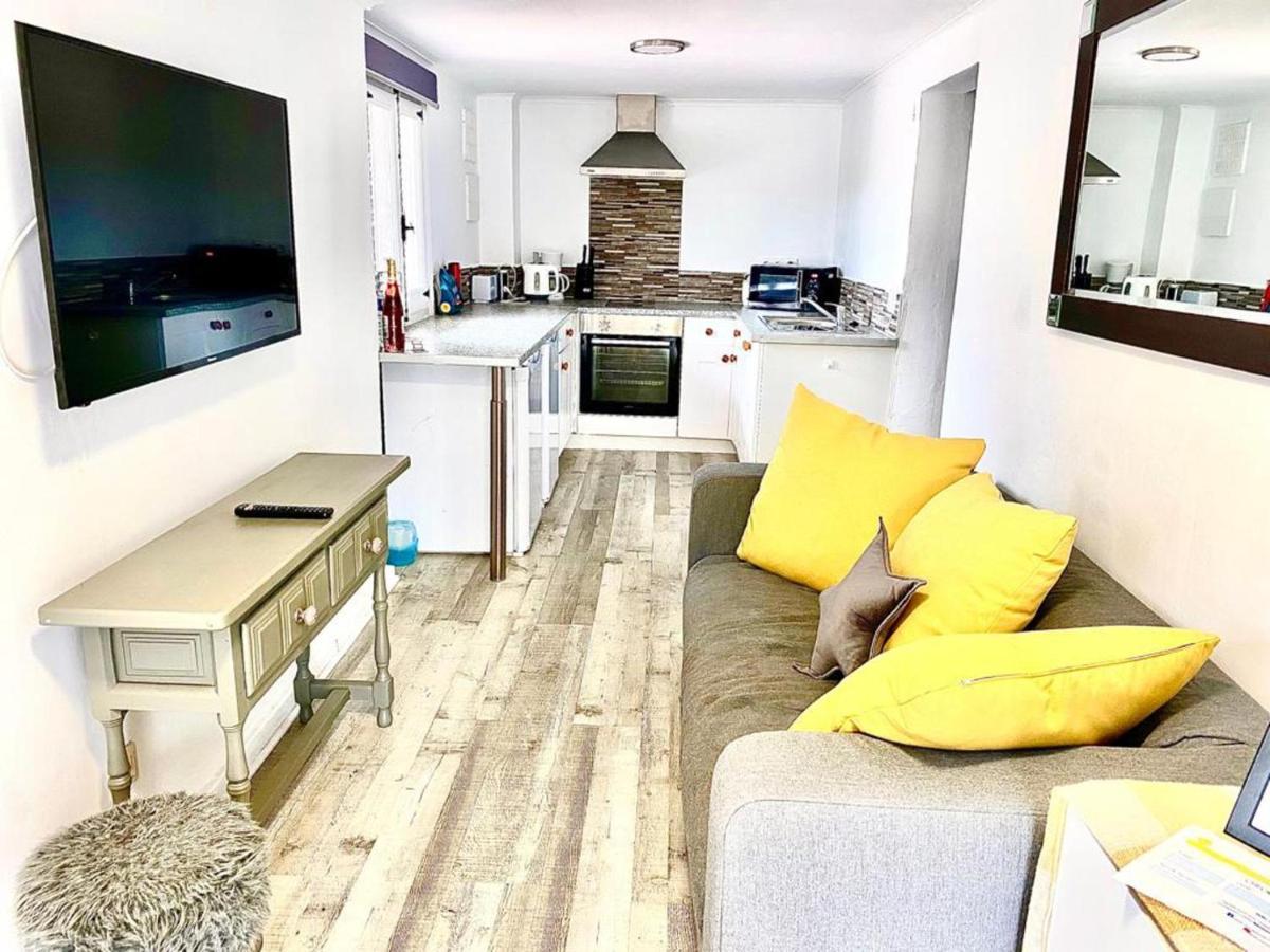 Lovely 2 Bed Apartment In Alcalali Bagian luar foto